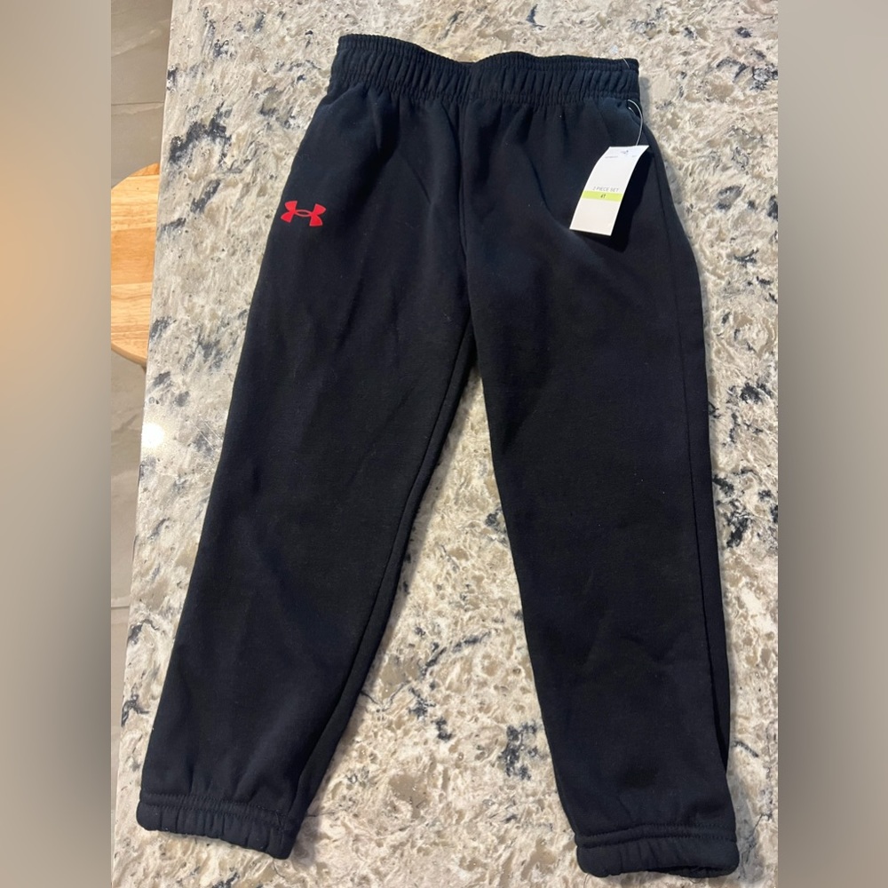 NWT 4T Under Armour boy jogger sweatpants